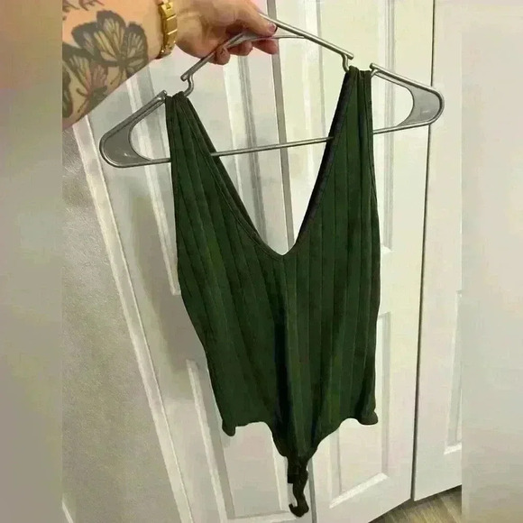 Boohoo ribbed bodysuit - Picture 2 of 3